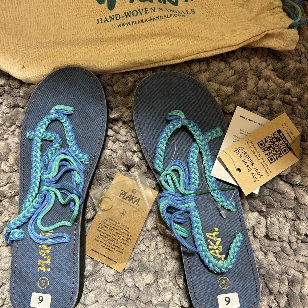 Sandals - Picture 2 of 3